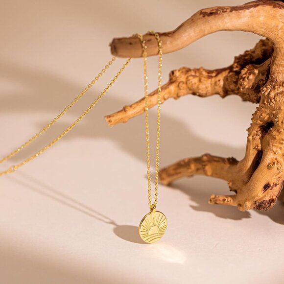 ⚡Gold Sun Pendant Necklace for Women Minimalist Sunrise Jewelry Gift Idea - Picture 6 of 8